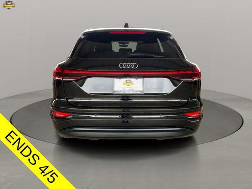 Mythos Black Metallic 2025 Audi Q6 e-tron Premium
