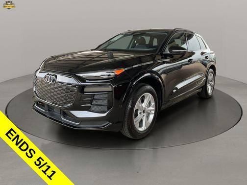Mythos Black Metallic 2025 Audi Q6 e-tron Premium