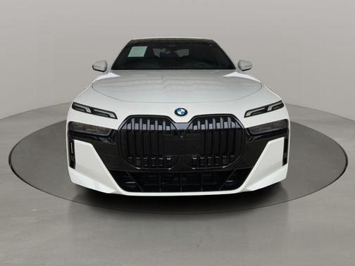 Alpine White 2024 BMW 740 xDrive