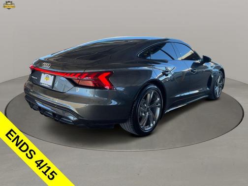 Daytona Gray Pearl Effect 2023 Audi e-tron GT Premium Plus quattro