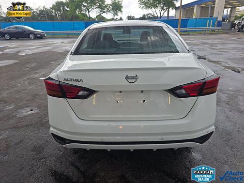 Glacier White 2024 Nissan Altima S FWD