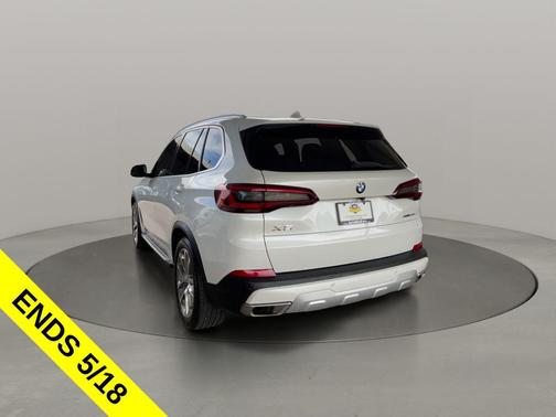 Mineral White Metallic 2023 BMW X5 sDrive40i