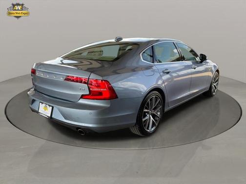 2018 Volvo S90 T5 Momentum