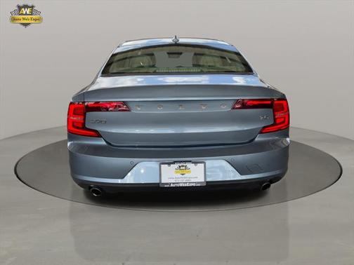 2018 Volvo S90 T5 Momentum