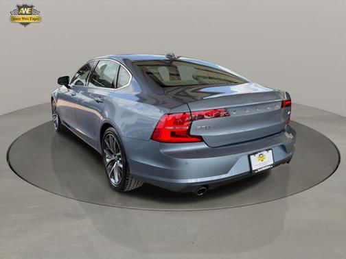 2018 Volvo S90 T5 Momentum
