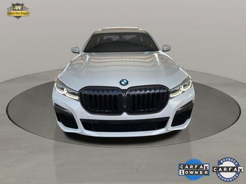 2022 BMW 740 i