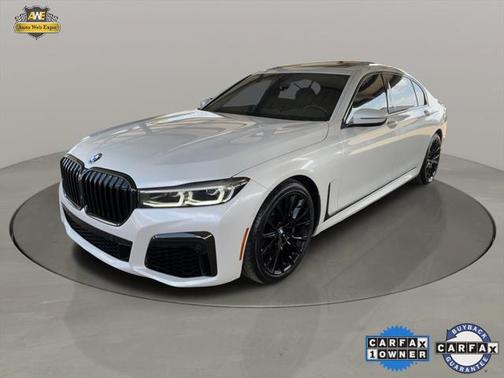 2022 BMW 740 i