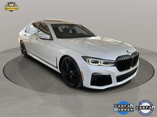 2022 BMW 740 i