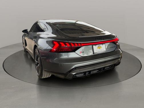 Daytona Gray Pearl Effect 2024 Audi RS e-tron GT quattro