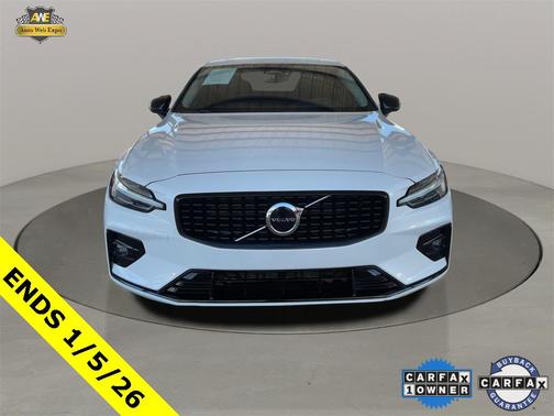 2024 Volvo S60 B5 Core Dark Theme