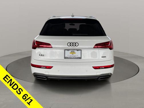 Ibis White 2023 Audi Q5 45 S line Premium Plus