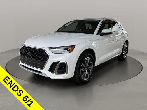 Ibis White 2023 Audi Q5 45 S line Premium Plus