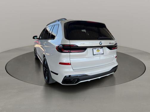 Mineral White Metallic 2024 BMW X7 M60i