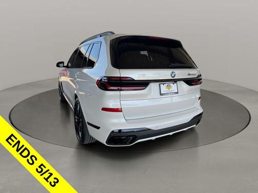 Mineral White Metallic 2024 BMW X7 M60i