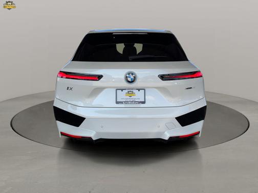 2025 BMW iX xDrive50