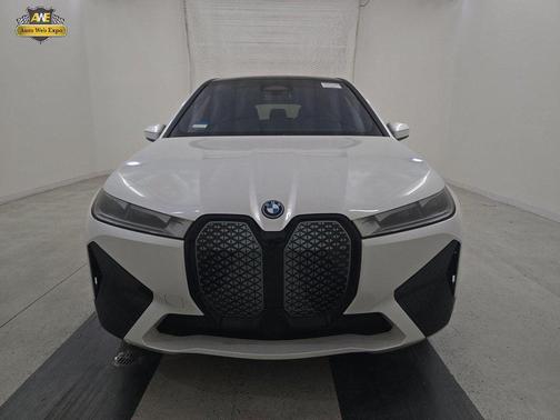 2025 BMW iX xDrive50