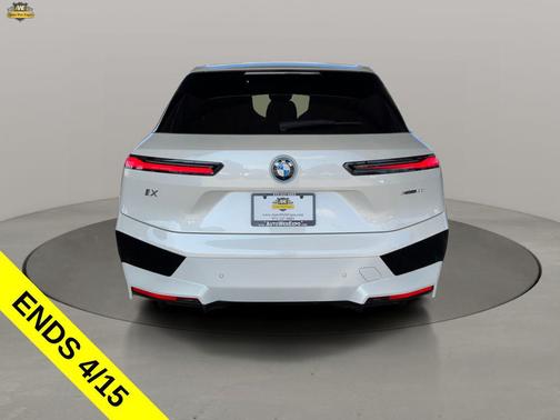 Mineral White Metallic 2025 BMW iX xDrive50