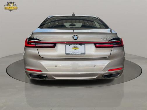 2022 BMW 740 i