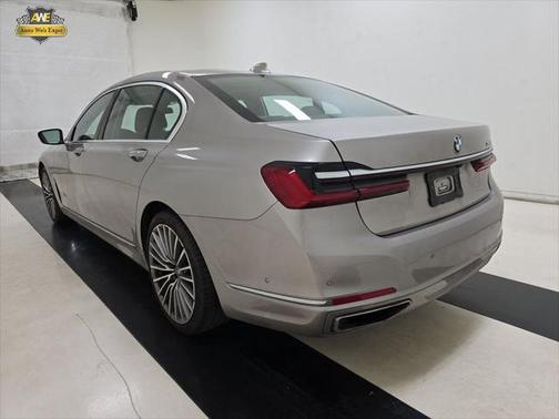 2022 BMW 740 i