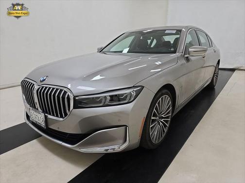 2022 BMW 740 i