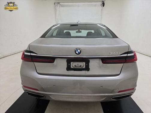 2022 BMW 740 i