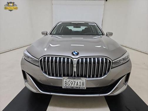 2022 BMW 740 i