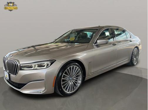 2022 BMW 740 i