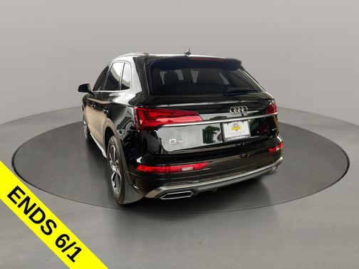 Mythos Black Metallic 2023 Audi Q5 45 S line Premium