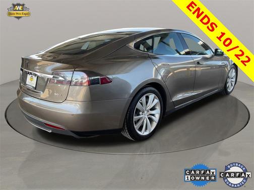 2015 Tesla Model S 90D