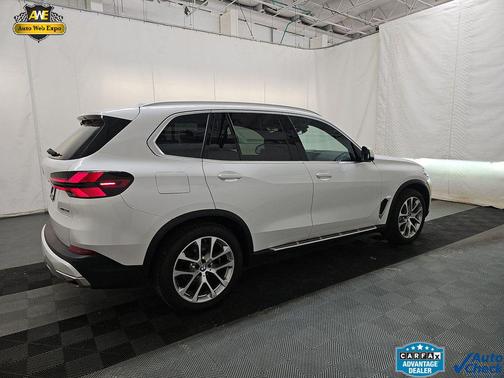 Mineral White Metallic 2025 BMW X5 xDrive40i