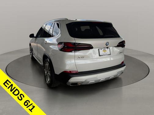 Mineral White Metallic 2025 BMW X5 xDrive40i