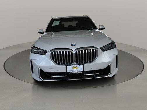 Mineral White Metallic 2025 BMW X5 xDrive40i