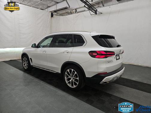 Mineral White Metallic 2025 BMW X5 xDrive40i