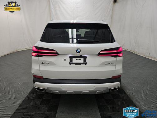 Mineral White Metallic 2025 BMW X5 xDrive40i
