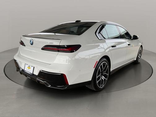 Alpine White 2023 BMW i7 xDrive60
