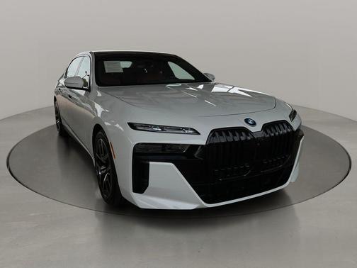 Alpine White 2023 BMW i7 xDrive60
