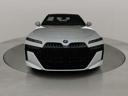 Alpine White 2023 BMW i7 xDrive60