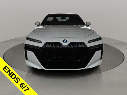 Alpine White 2023 BMW i7 xDrive60
