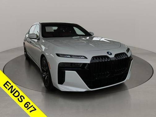 Alpine White 2023 BMW i7 xDrive60