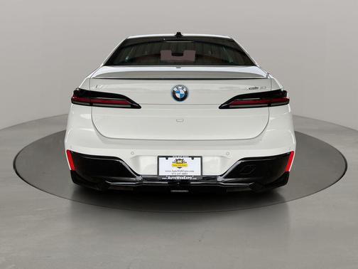 Alpine White 2023 BMW i7 xDrive60