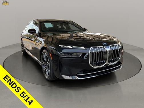 Black Sapphire Metallic 2024 BMW i7 eDrive50