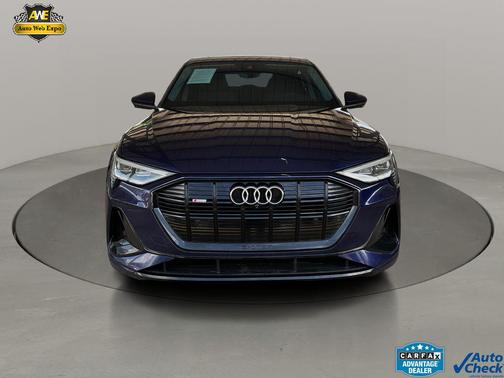 Navarra Blue Metallic 2021 Audi e-tron Sportback Premium Plus