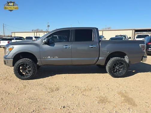 2018 Nissan Titan SV