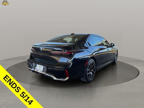 Black Sapphire Metallic 2023 BMW i7 xDrive60