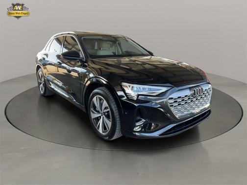 2024 Audi Q8 e-tron Premium Plus