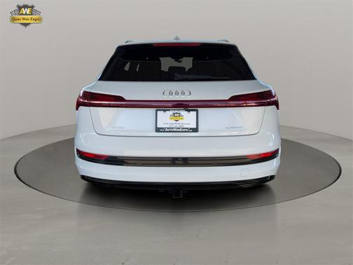 2021 Audi e-tron Premium Plus
