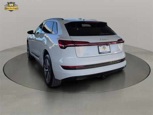 2021 Audi e-tron Premium Plus