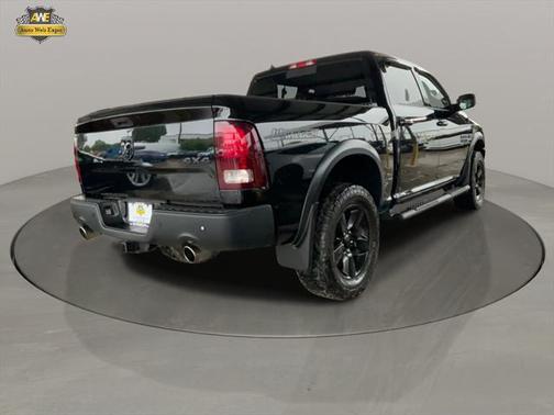 2019 RAM 1500 SLT