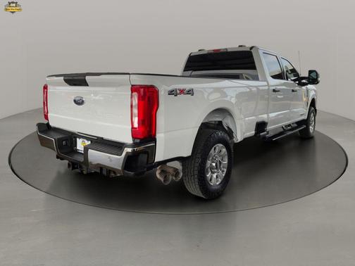 Oxford White 2024 Ford F-250 XLT