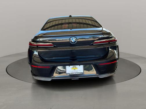 Black Sapphire Metallic 2023 BMW i7 xDrive60